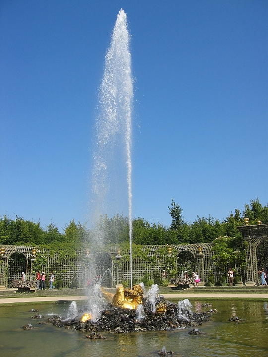 078 Versailles fountain.jpg